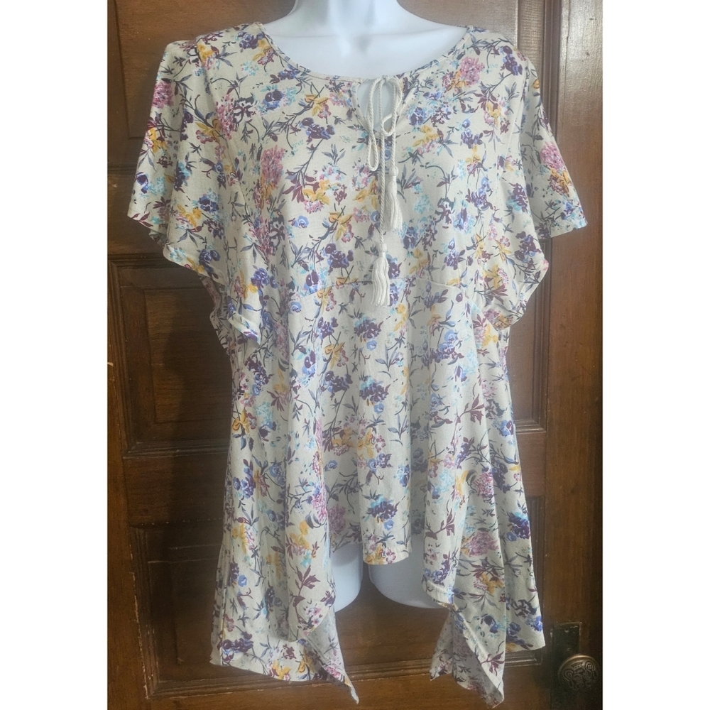 Eden & Olivia Floral Ruffle Sleeve Tunic Top